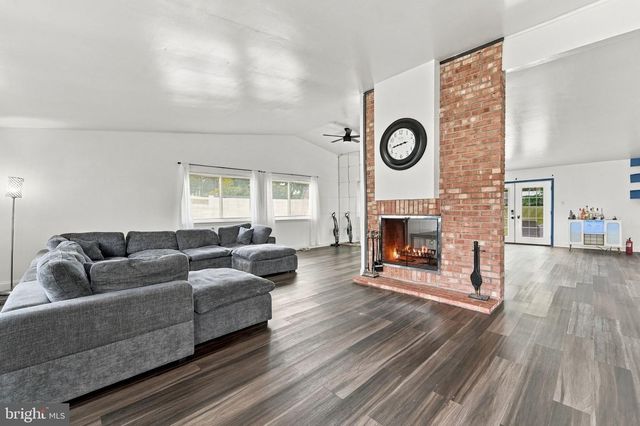 36 AVELLA LN, Sicklerville, NJ 08081