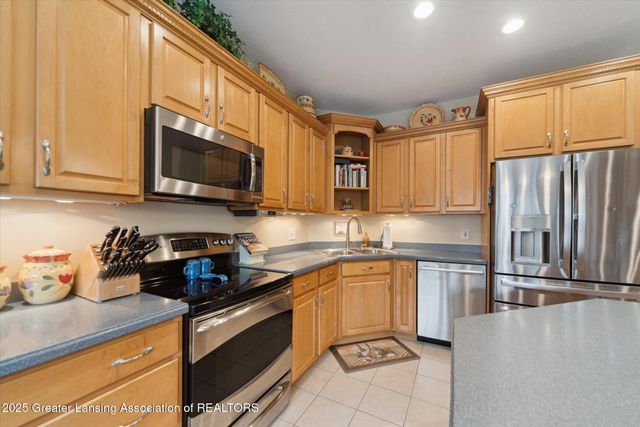 11195 Prestwick Drive, Lansing, MI 48917