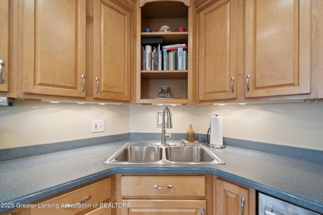 11195 Prestwick Drive, Lansing, MI 48917