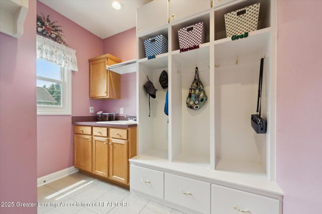 11195 Prestwick Drive, Lansing, MI 48917