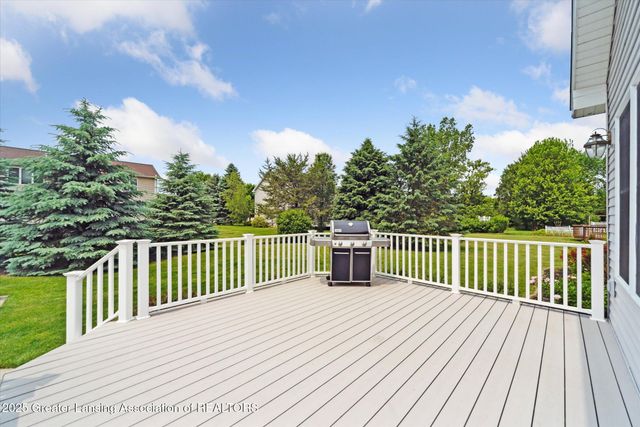 11195 Prestwick Drive, Lansing, MI 48917