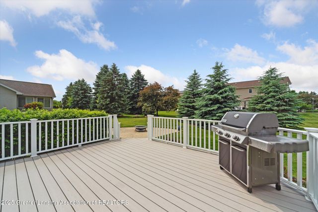 11195 Prestwick Drive, Lansing, MI 48917