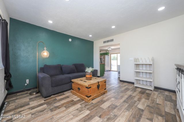 3251 S Serena Circle, Tucson, AZ 85730
