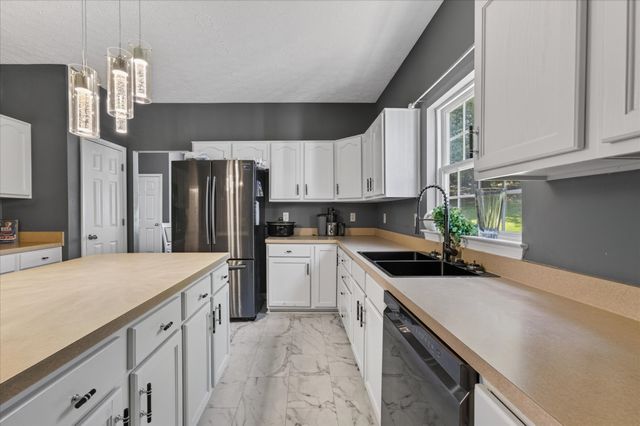 2040 Harvest Ln, Nashville, TN 37218