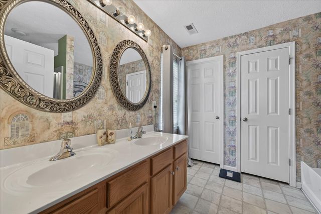 2040 Harvest Ln, Nashville, TN 37218