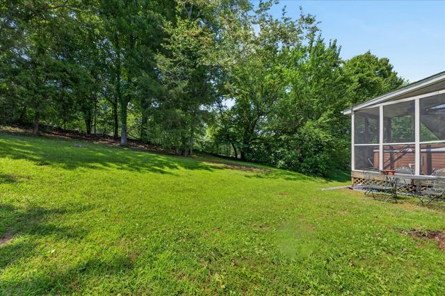 2040 Harvest Ln, Nashville, TN 37218