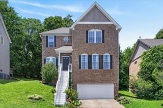 2040 Harvest Ln, Nashville, TN 37218