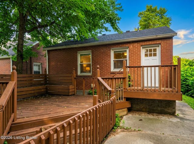 114 McArthur Dr, Louisville, KY 40207