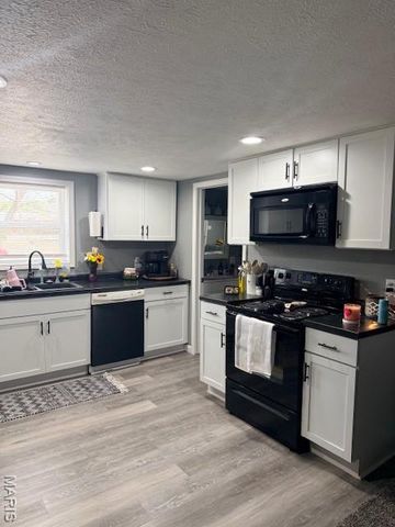 8538 Highway E, Houston, MO 65483