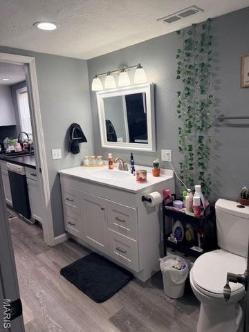 8538 Highway E, Houston, MO 65483