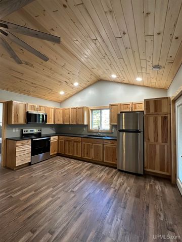 5963 26.5 Lane, Gladstone, MI 49837