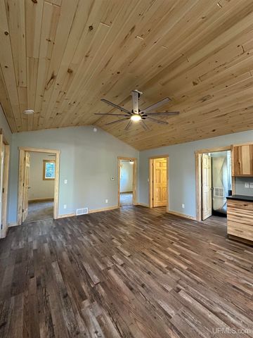 5963 26.5 Lane, Gladstone, MI 49837