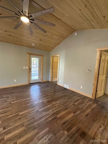 5963 26.5 Lane, Gladstone, MI 49837