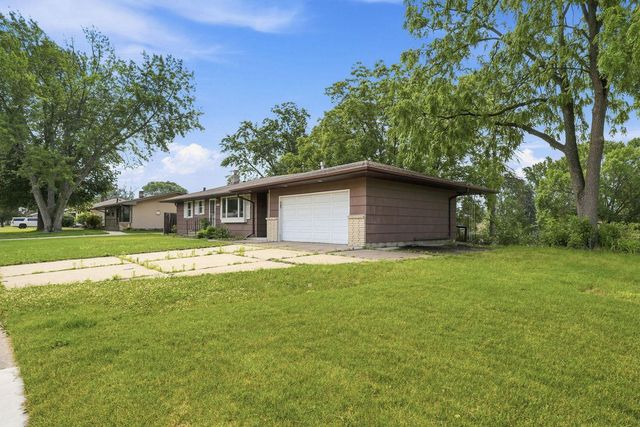 2122 Mesabi Avenue, North Saint Paul, MN 55109