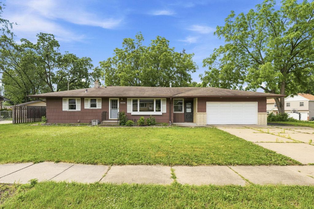 2122 Mesabi Avenue, North Saint Paul, MN 55109