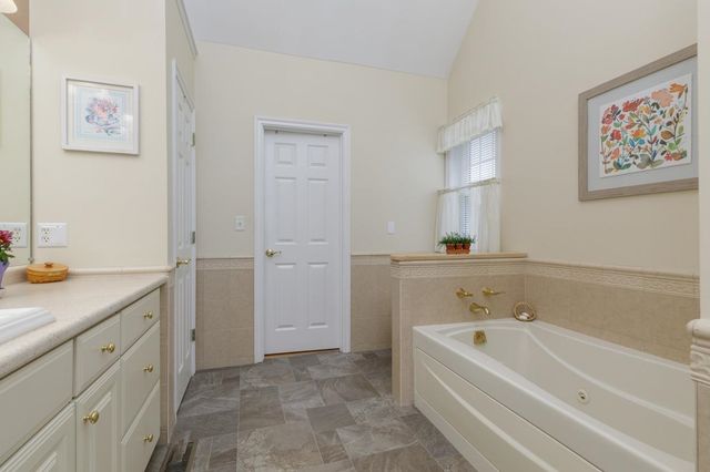 3 South Parrish Drive, Londonderry, NH 03053