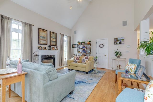 3 South Parrish Drive, Londonderry, NH 03053