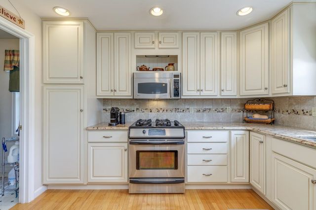 3 South Parrish Drive, Londonderry, NH 03053