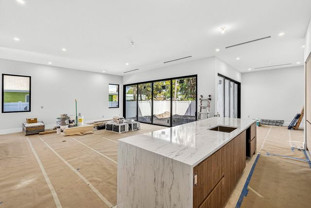 207 SE 5th Street, Delray Beach, FL 33483