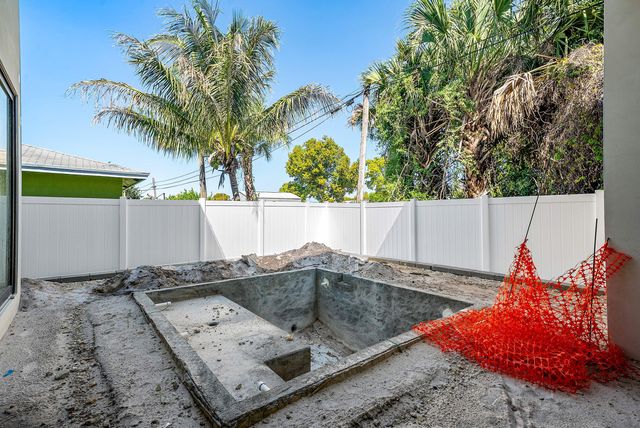 207 SE 5th Street, Delray Beach, FL 33483