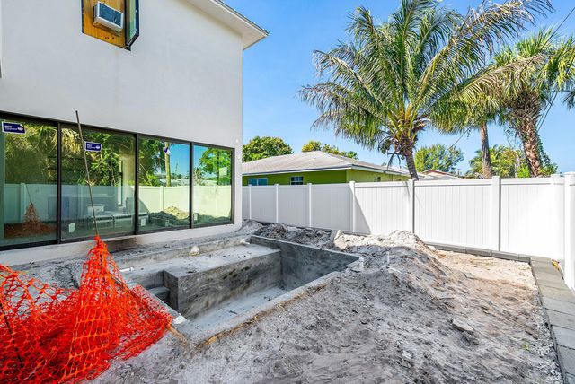 207 SE 5th Street, Delray Beach, FL 33483