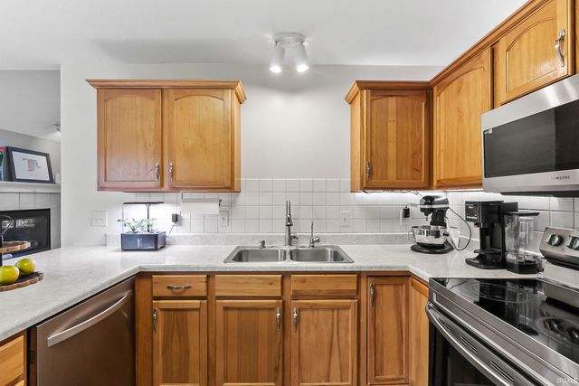 15720 Grand Willow Boulevard, Huntertown, IN 46748