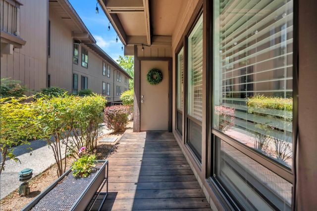 2410 Larkspur Ln #243, Sacramento, CA 95825