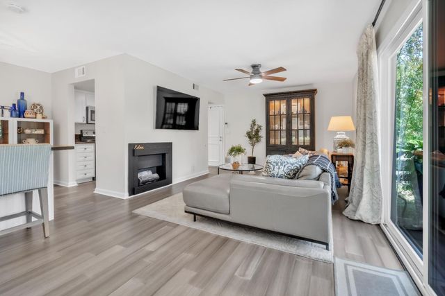 2410 Larkspur Ln #243, Sacramento, CA 95825
