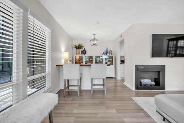 2410 Larkspur Ln #243, Sacramento, CA 95825