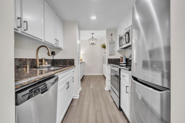 2410 Larkspur Ln #243, Sacramento, CA 95825