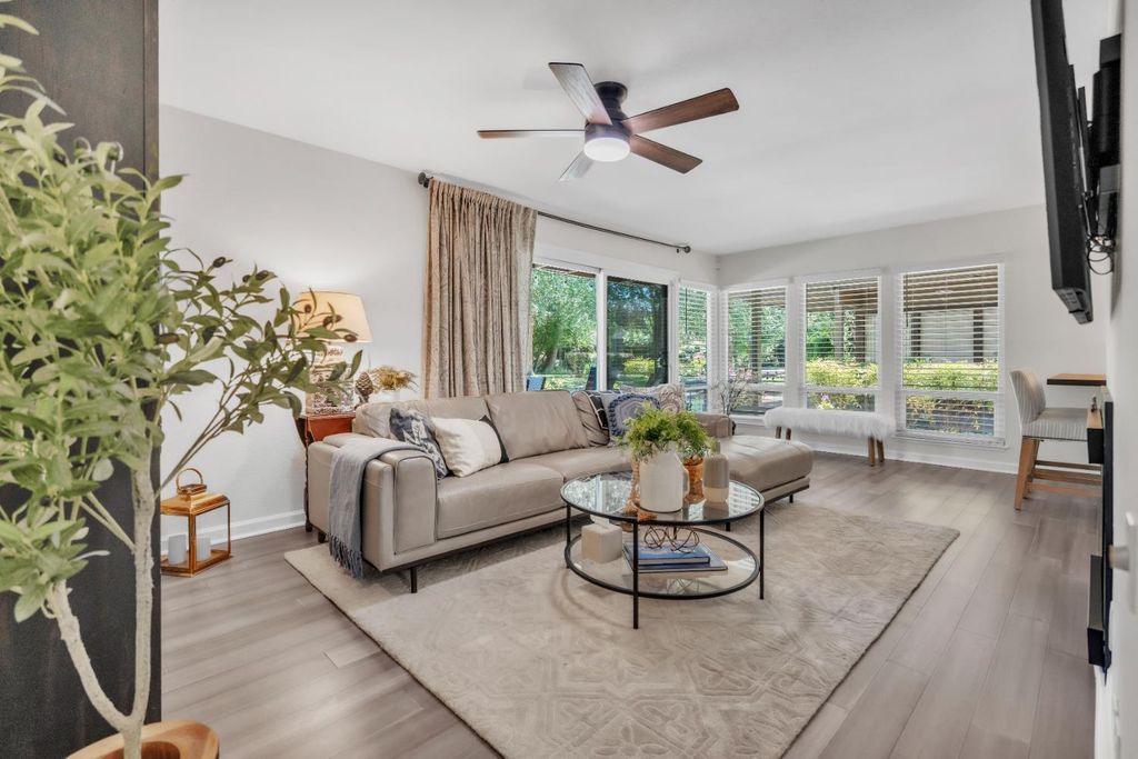 2410 Larkspur Ln #243, Sacramento, CA 95825