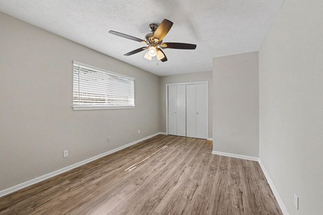 12219 Meadowhollow Drive, Meadows Place, TX 77477