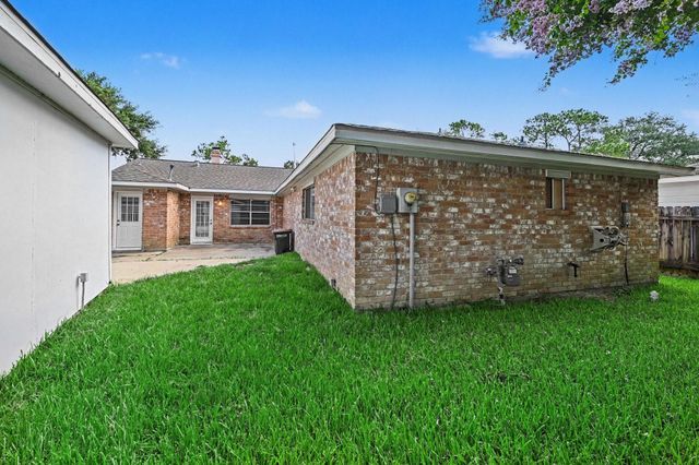 12219 Meadowhollow Drive, Meadows Place, TX 77477