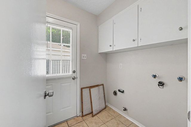12219 Meadowhollow Drive, Meadows Place, TX 77477