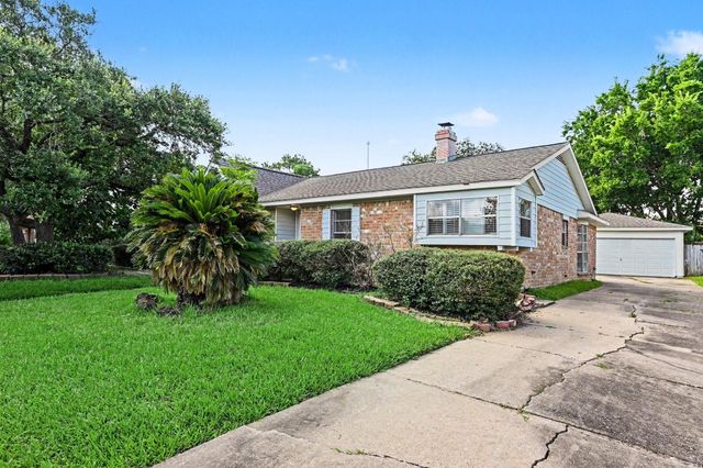 12219 Meadowhollow Drive, Meadows Place, TX 77477