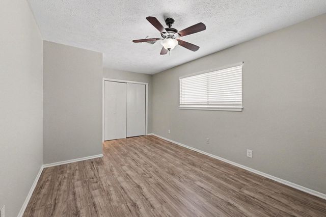 12219 Meadowhollow Drive, Meadows Place, TX 77477
