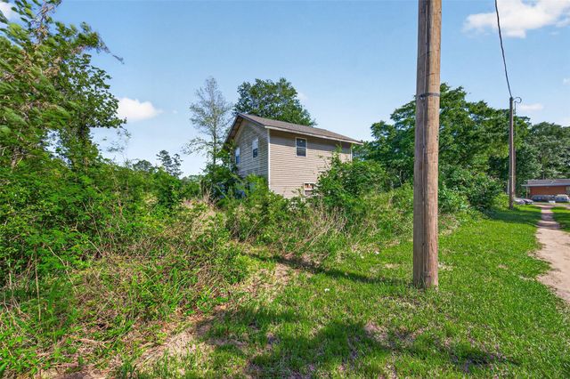 5616 Tall Pine Rd, Navasota, TX 77868