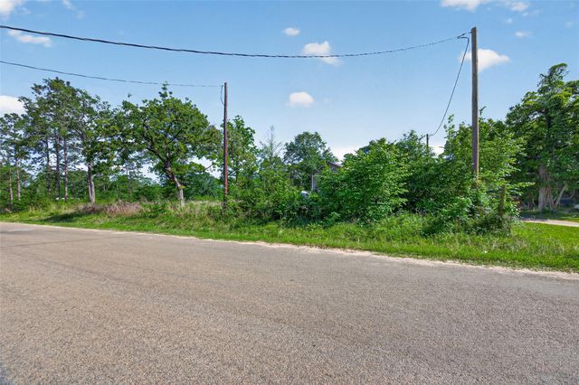 5616 Tall Pine Rd, Navasota, TX 77868