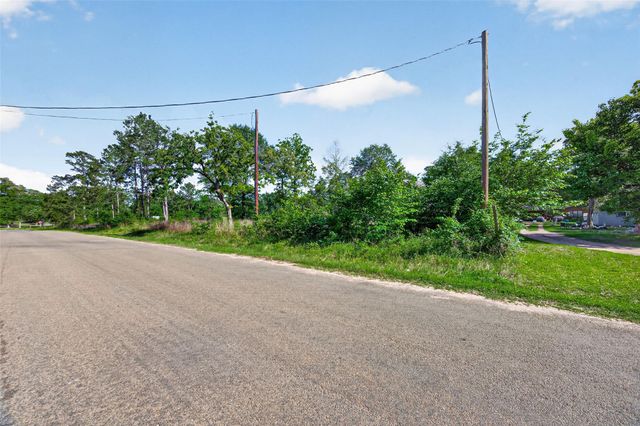 5616 Tall Pine Rd, Navasota, TX 77868