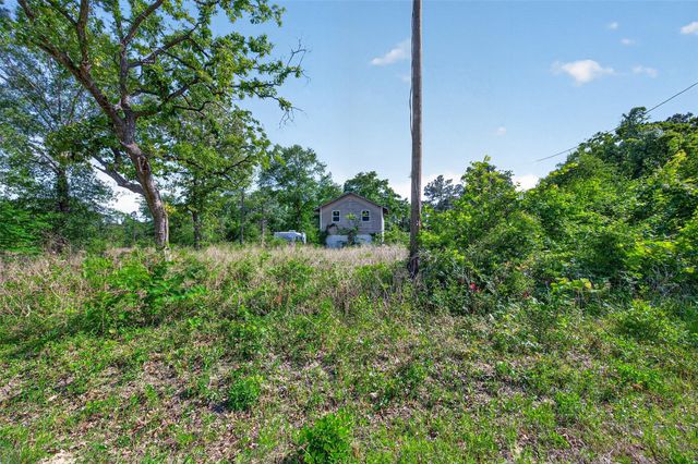 5616 Tall Pine Rd, Navasota, TX 77868