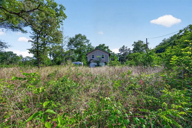 5616 Tall Pine Rd, Navasota, TX 77868