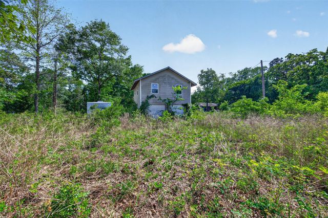 5616 Tall Pine Rd, Navasota, TX 77868