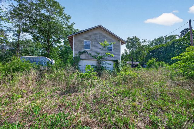 5616 Tall Pine Rd, Navasota, TX 77868