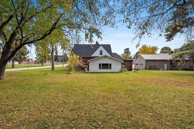 702 MIRA AVENUE, Crivitz, WI 54114