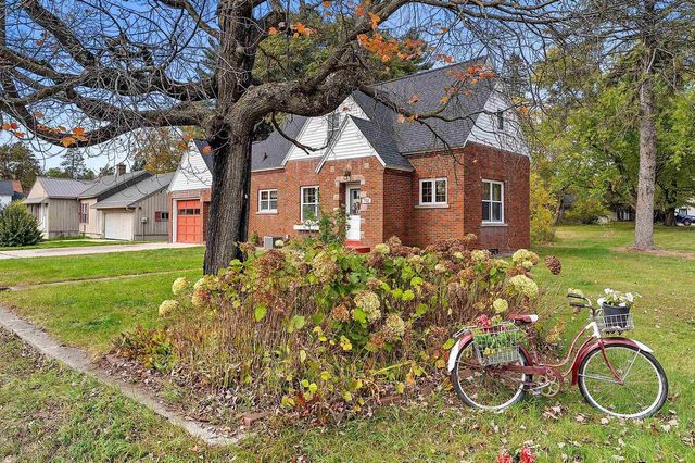 702 MIRA AVENUE, Crivitz, WI 54114