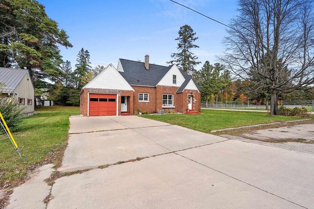 702 MIRA AVENUE, Crivitz, WI 54114