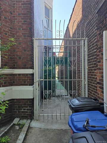861 Manida Street, Bronx, NY 10474
