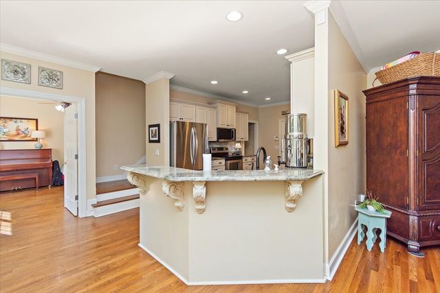 2260 Westwood Dr, Murfreesboro, TN 37130