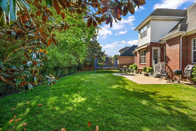 2260 Westwood Dr, Murfreesboro, TN 37130