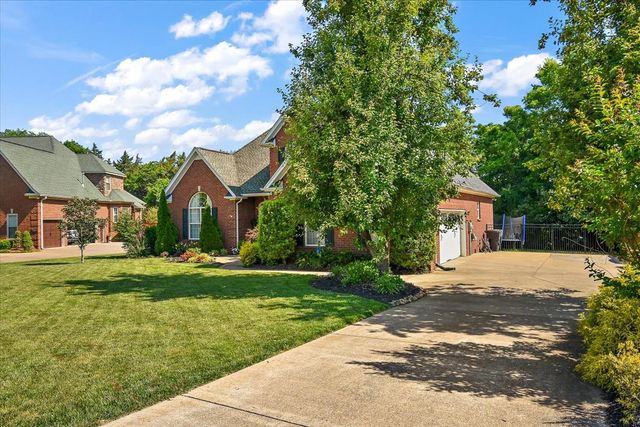 2260 Westwood Dr, Murfreesboro, TN 37130